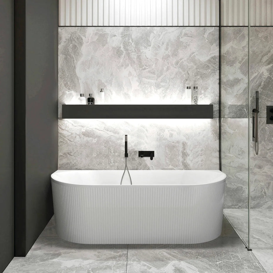 NOOSA BACK TO WALL / CORNER BATH