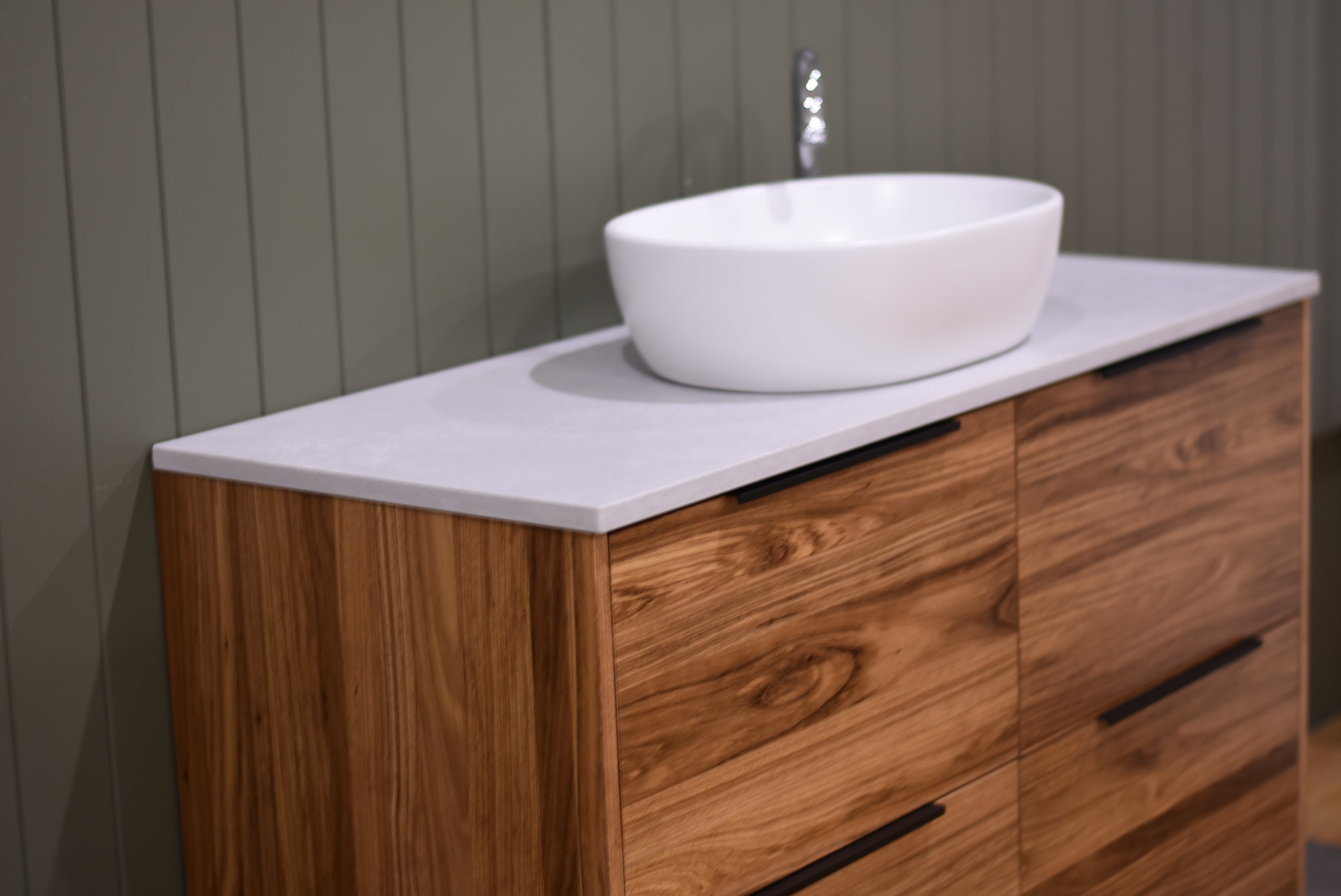 OXFORD TIMBER VANEER 1200MM WALL HUNG BATHROOM VANITY