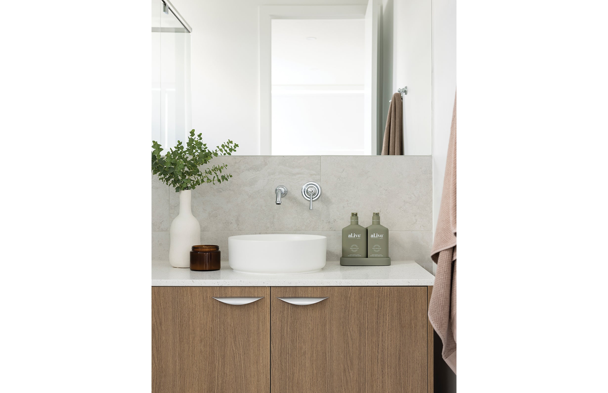 Cromford SwitchMix Wall Basin / Bath Mixer Set 180mm (Complete Kit)